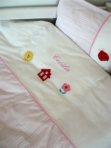 Sängkläder till spjälsäng med namn